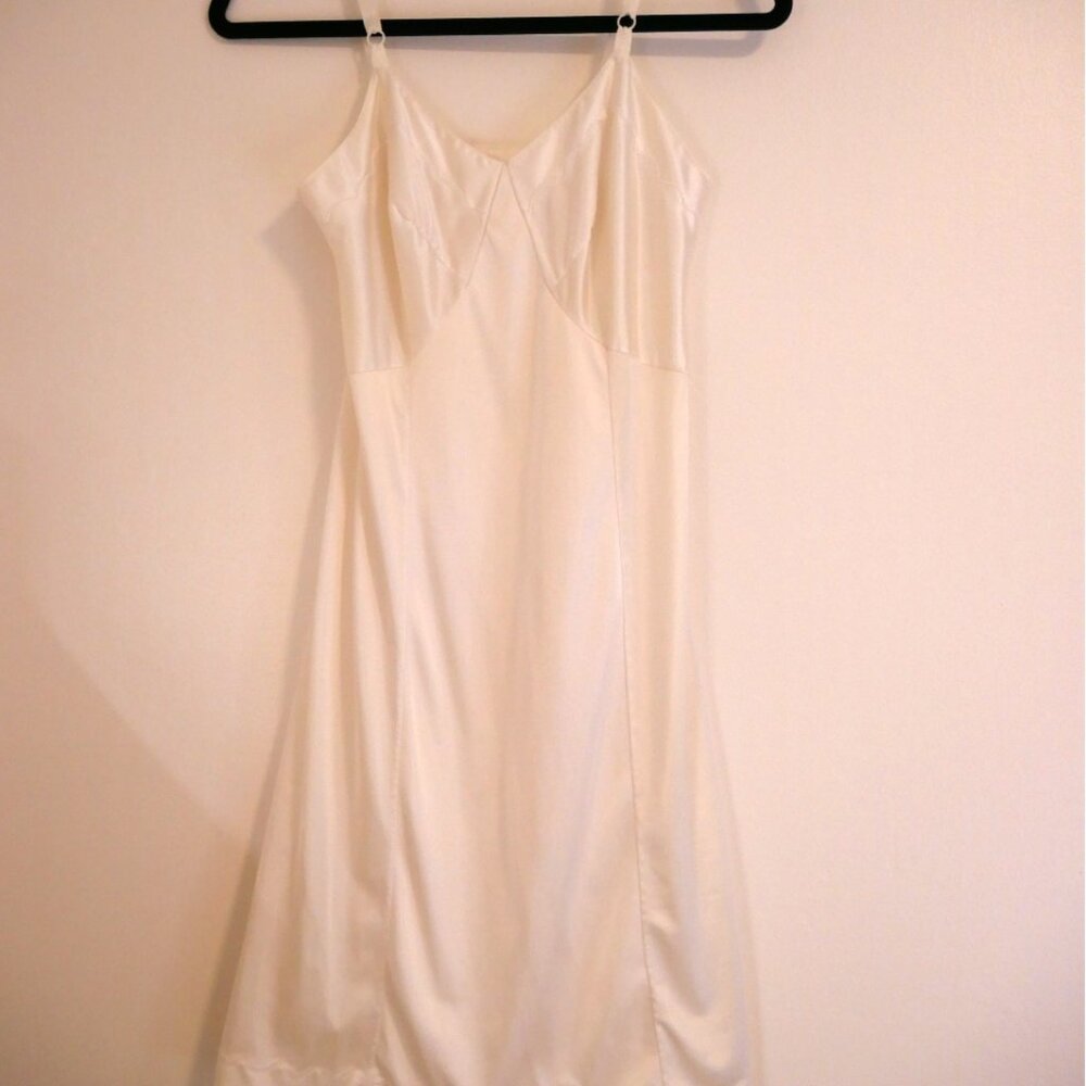 Beautiful Vintage White Silky Slip Sears Adjustable Straps Size S/M‎